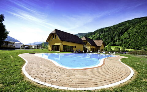 Schöder im Murtal 648: Apartment, Resort, Swimming Pool, Condominium, Balcony, Hotel, Eco Hotel, Villa, Houseplant
