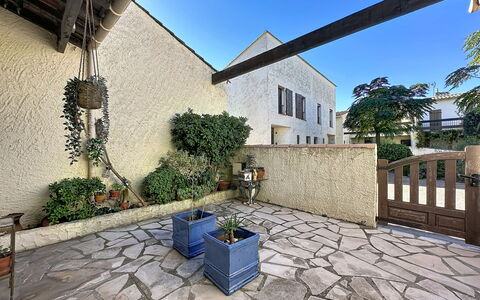 La Placette: Apartment, Resort, Swimming Pool, Condominium, Balcony, Hotel, Eco Hotel, Villa, Houseplant