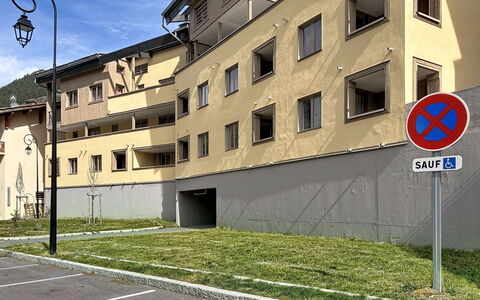 Terrasses de Termignon: Apartment, Resort, Swimming Pool, Condominium, Balcony, Hotel, Eco Hotel, Villa, Houseplant