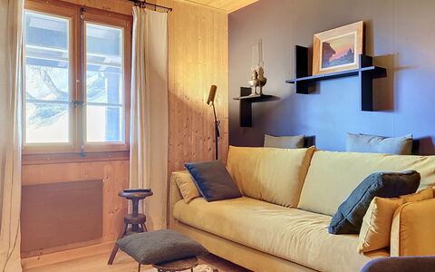 Chalet Perry: Furniture, Interior Design, Wall, Flooring, Wood, Floor, Room, Couch, Lighting, Living Room