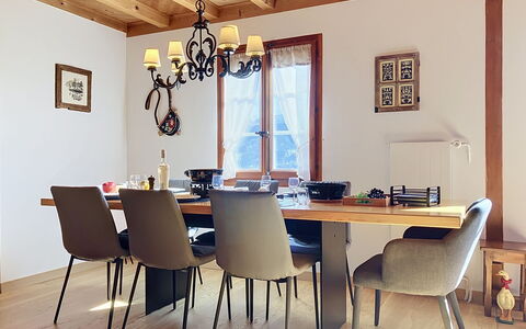 Chalet Perry: Furniture, Interior Design, Flooring, Floor, Chair, Table, Wood, Dining Room, Kitchen & Dining Room Table, Wood Flooring