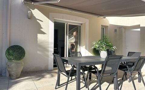 La Lilla, à 15 Min de Pornic: Awning, Outdoor Furniture, Shade, Chair, Flowerpot, Outdoor Table, Houseplant, Balcony, Outdoor Structure, Patio