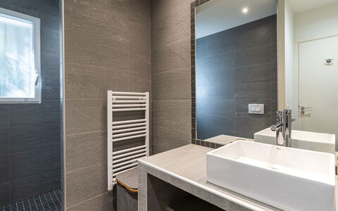 Cala Rossa: Flooring, Plumbing Fixture, Floor, Interior Design, Bathroom, Tap, Sink, Ceiling, Plumbing, Countertop