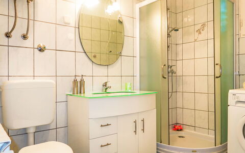 Mateja: Bathroom Sink, Toilet Seat, Plumbing Fixture, Bathroom, Toilet, Interior Design, Sink, Flooring, Floor, Mirror