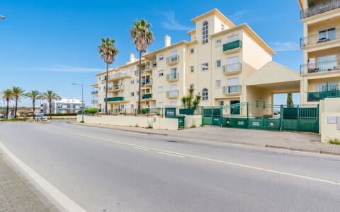 Joaninha: Building, Residential Area, Road, Apartment, Architecture, Neighbourhood, Town, Street, Asphalt, Human Settlement