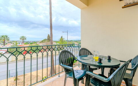 Joaninha: Balcony, Hotel, Fence