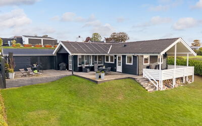 Takenya - 400M from the Sea