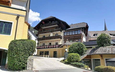 Wohlfühlnest St. Michael: Architecture, Facade, Town, Residential Area, House, Home, Roof, Urban Design, Slope, Balcony