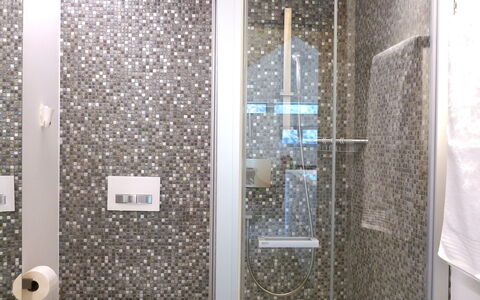 Valserhaus: Wall, Bathroom, Plumbing Fixture, Interior Design, Flooring, Floor, Plumbing, Tile, Composite Material, Glass