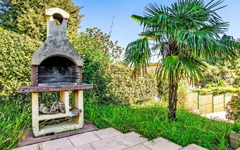 Agintza: Brick, Estate, Garden, Suburb, Driveway, Landscaping, Yard, Hacienda, Farmhouse, Backyard