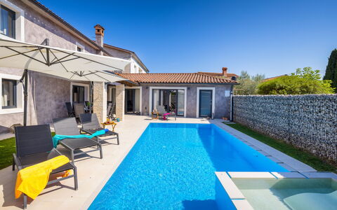Samanta: Brick, Estate, Garden, Suburb, Driveway, Landscaping, Yard, Hacienda, Farmhouse, Backyard