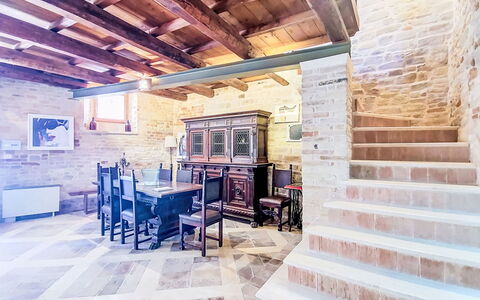 Dimora Castello: Brick, Estate, Garden, Suburb, Driveway, Landscaping, Yard, Hacienda, Farmhouse, Backyard