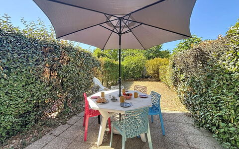 Stango: Furniture, Umbrella, Outdoor Furniture, Chair, Outdoor Table, Table, Shade, Garden, Kitchen & Dining Room Table, Patio