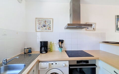 Stango: Kitchen Appliance, Kitchen, Major Appliance, Countertop, Interior Design, Flooring, Washing Machine, Kitchen Stove, Floor, Home Appliance