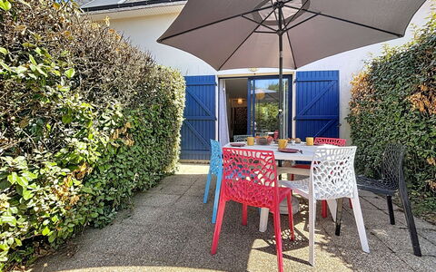 Stango: Furniture, Outdoor Furniture, Shrub, Chair, Umbrella, Outdoor Table, Garden, Shade, Flowerpot, Patio