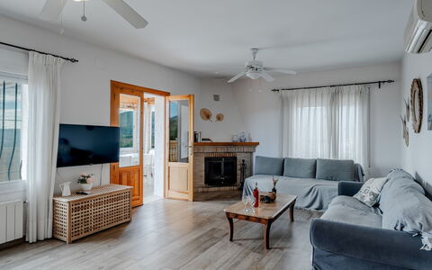 Vista Xalo: Furniture, Interior Design, Wood, Flooring, Ceiling, Floor, Couch, Room, Living Room, Ceiling Fan