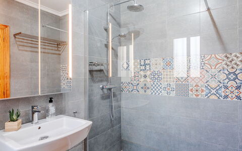 Vista Xalo: Flooring, Plumbing Fixture, Floor, Interior Design, Tile, Bathroom, Tap, Plumbing, Ceiling, Sink