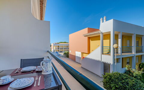 Encosta São José Escape: Apartment, Balcony, Estate, Shade, Design, Villa, Porch, Daylighting, Penthouse Apartment, Hotel