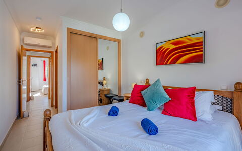 Encosta São José Escape: Furniture, Apartment, Interior Design, Home, Floor, Flooring, Ceiling, Bedroom, Chair, Bed
