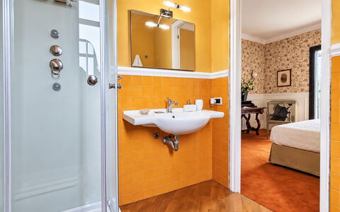 Zuccheri Canditi: Interior Design, Floor, Plumbing Fixture, Flooring, Bathroom, Plumbing, Room, Sink, Toilet, Tap