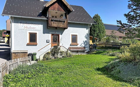 Ferienhaus Huber: Building, House, Roof, Cottage, Home, Human Settlement, Rural Area, Farmhouse, Village, Siding