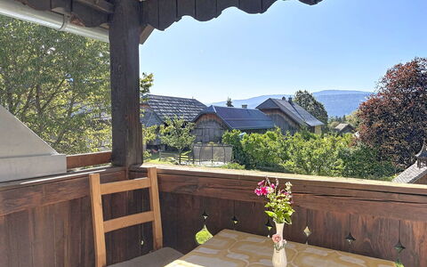 Ferienhaus Huber: Wood, Cottage, Shade, Balcony, Porch, Hardwood, Wood Stain, Houseplant, Flowerpot, Outdoor Structure