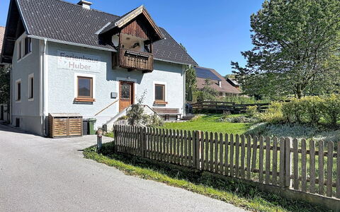 Ferienhaus Huber: Building, House, Roof, Cottage, Shrub, Home, Residential Area, Human Settlement, Farmhouse