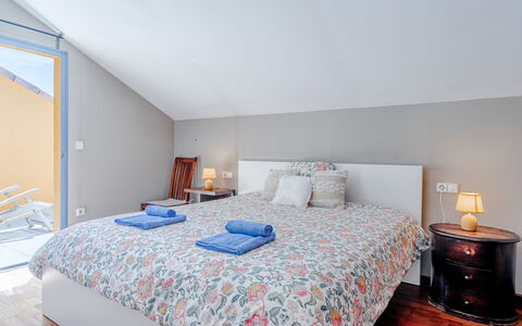 Puerta del Tenis: Bed, Interior Design, Furniture, Bedroom, Bedding, Bed Sheet, Ceiling, Floor, Linens, Flooring