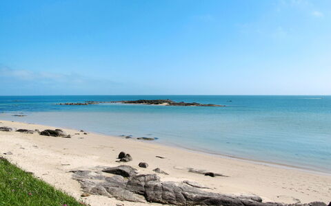 Au Coin des 3 Feux: Sky, Blue, Water, Beach, Water Resources, Body Of Water, Natural Environment, Coast, Horizon, Coastal And Oceanic Landforms