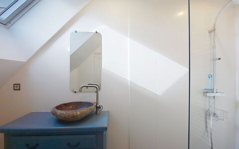 Au Coin des 3 Feux: Plumbing Fixture, Interior Design, Bathroom, Tap, Flooring, Plumbing, Ceiling, Light Fixture, Floor, Lighting