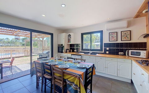 Tartoure: Wood, Furniture, Interior Design, Kitchen & Dining Room Table, Flooring, Floor, Home, Chair, Kitchen, Ceiling