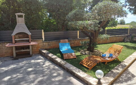 Martina: Furniture, Garden, Outdoor Furniture, Shade, Backyard, Flagstone, Lawn, Landscaping, Wood Stain, Yard