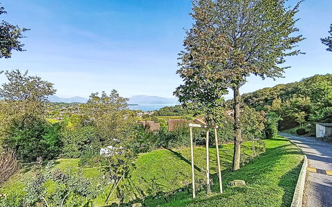 Casa Prais: Leaf, Vegetation, Shrub, Spring, Woody Plant, Garden, Hedge, Landscaping, Plantation, Evergreen