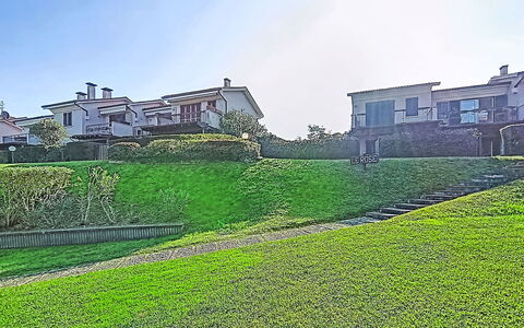 Casa Prais: Grass, Landscape, Residential Area, Land Lot, Lawn, Garden, Estate, Yard, Landscaping