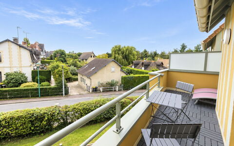Domaine du Yearling: Blue, Wood, Furniture, Home, Outdoor Furniture, Chair, Shade, Balcony, Wood Stain, Eco Hotel