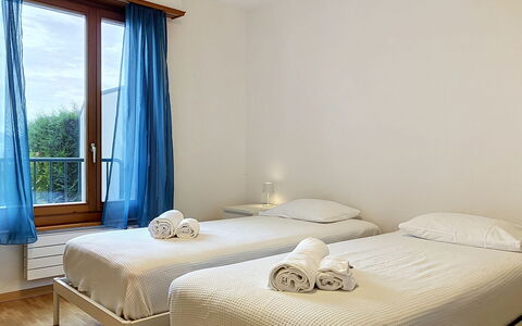 Résidence la Vigne: Wood, Interior Design, Furniture, Floor, Bed, Flooring, Bedroom, Apartment, Room, Bedding