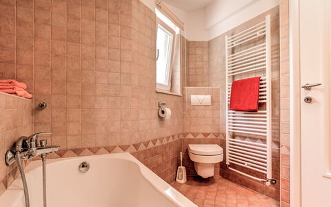 Lovran 135: Bathroom, Plumbing Fixture, Bathtub, Flooring, Interior Design, Floor, Bathroom Sink, Sink, Tap, Toilet