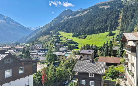 Haus Enzian: Mountainous Landforms, Landscape, Highland, Hill Station, Roof, Mountain Range, Village, Valley, Slope, Alps