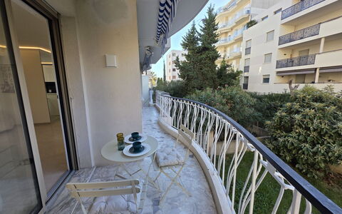 Le San Francisco: Apartment, Balcony, Condominium, Shade