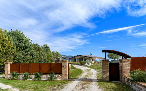 Dimora Montefalcone 8, Emma Villas: Home, Rural Area, Cottage, Shade, Driveway, Estate, Garden, Landscaping, Farmhouse, Yard