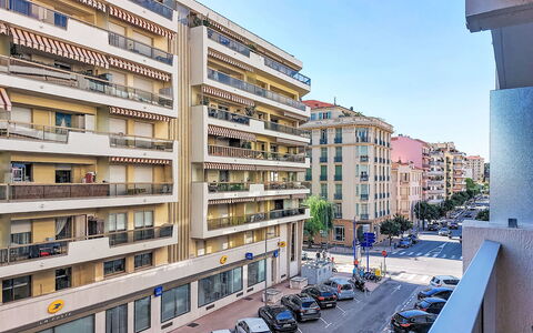 Le Georges V: Swimming Pool, Resort, Hotel, Shade, Villa, Balcony, Eco Hotel, Resort Town, Aerial Photography