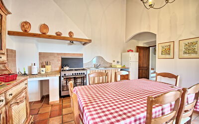 Accommodation:&nbsp;Montescalari 11