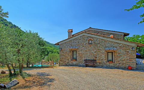 Poggio Conca: Property, House, Building, Home, Town, Sky, Real Estate, Tree, Rural Area, Cottage