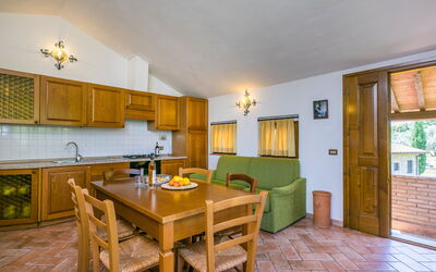 Accommodation:&nbsp;Montereggi 815.4