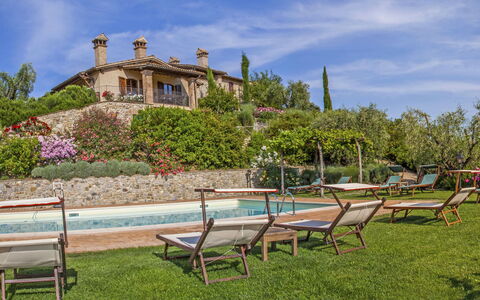 Orvieto 840: Cloud, Sky, Plant, Furniture, Tree, Natural Landscape, Outdoor Furniture, Land Lot, Building, Grass