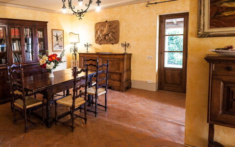 Orvieto 840: Room, Furniture, Property, Floor, Building, Interior Design, Hardwood, Table, Dining Room, Flooring