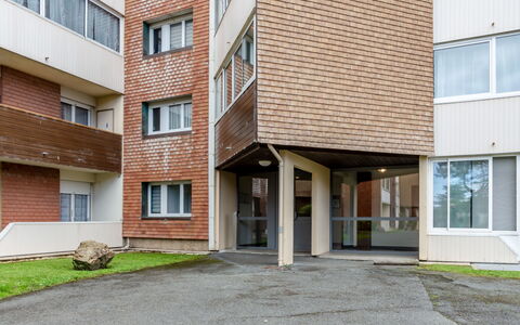 Cabourg 227: Window, Building, Brickwork, Urban Design, Brick, Condominium, Wood, Residential Area, Neighbourhood