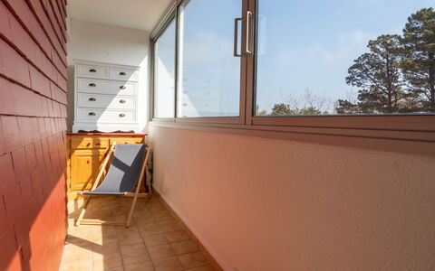 Plein Sud: Residential Area, Shrub, House, Garden, Home, Land Lot, Roof, Shade, Lawn