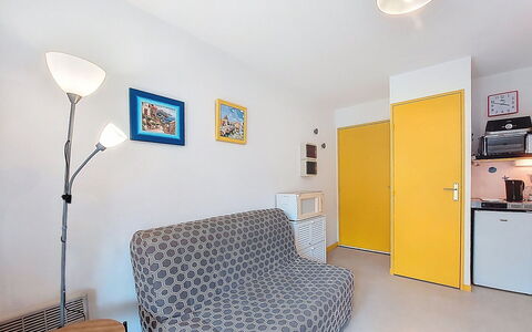 Les Sables D'Or: Wall, Apartment, Interior Design, Room, Hotel