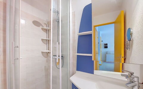 Les Sables D'Or: Interior Design, Flooring, Floor, Plumbing Fixture, Apartment, Room, Bathroom, Plumbing, Ceiling, Tap